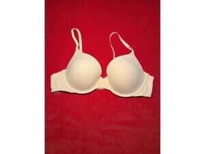 NWOT Skims Fits Everybody T Shirt Bra Color Sand Size 38B